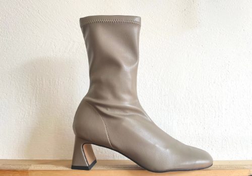 Stretched ankle boot / elephant